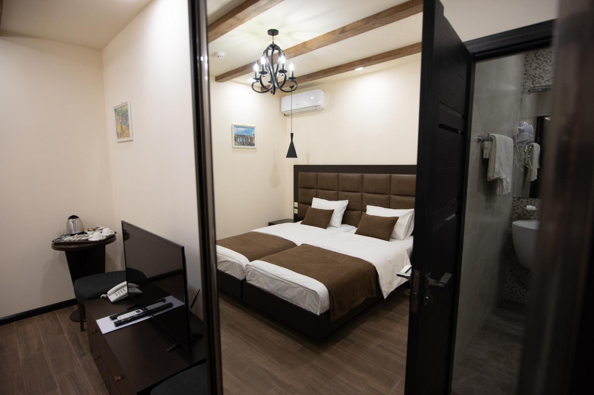 Boutique Living Hotel Ереван Экстерьер фото