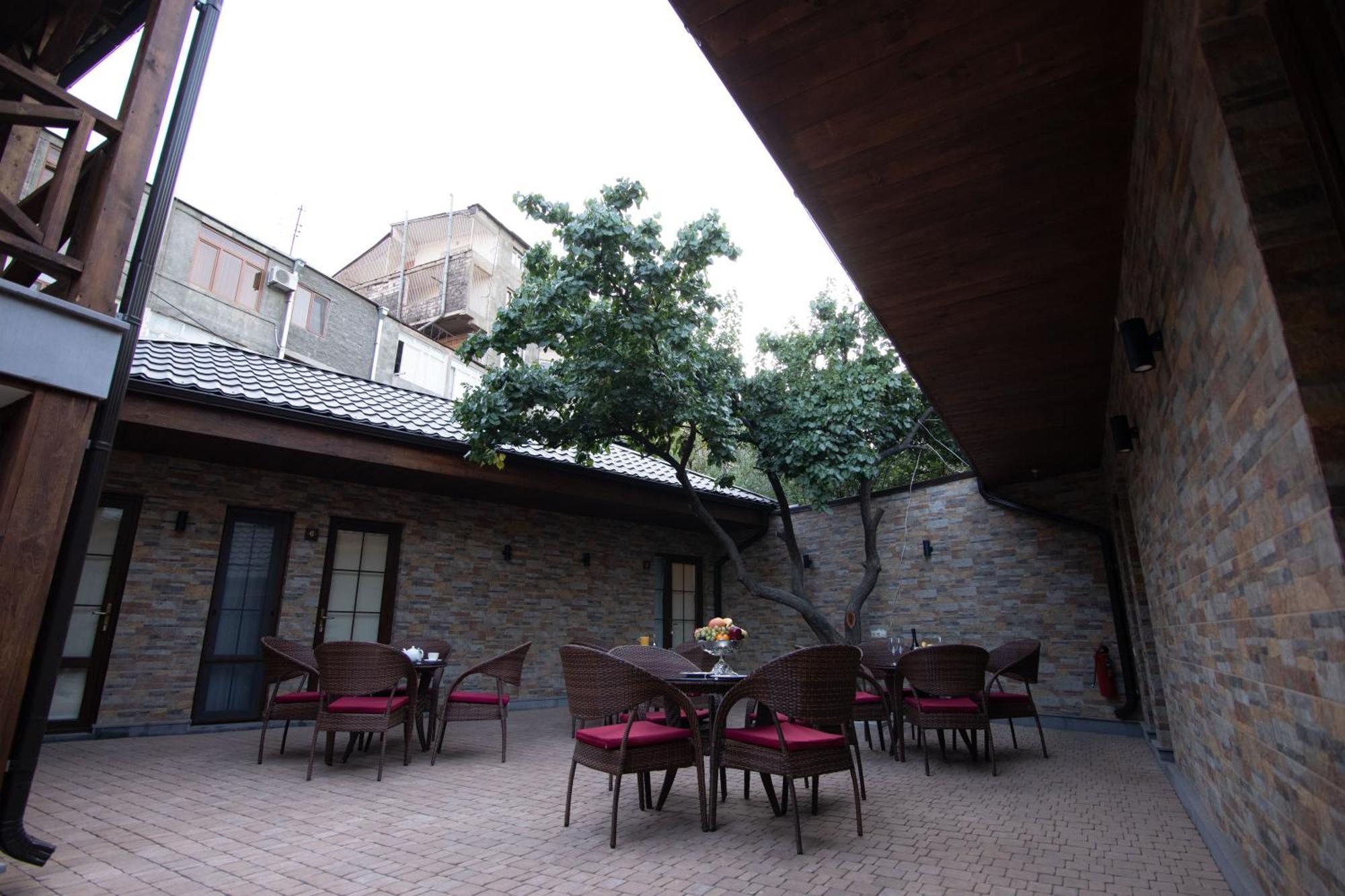 Boutique Living Hotel Ереван Экстерьер фото