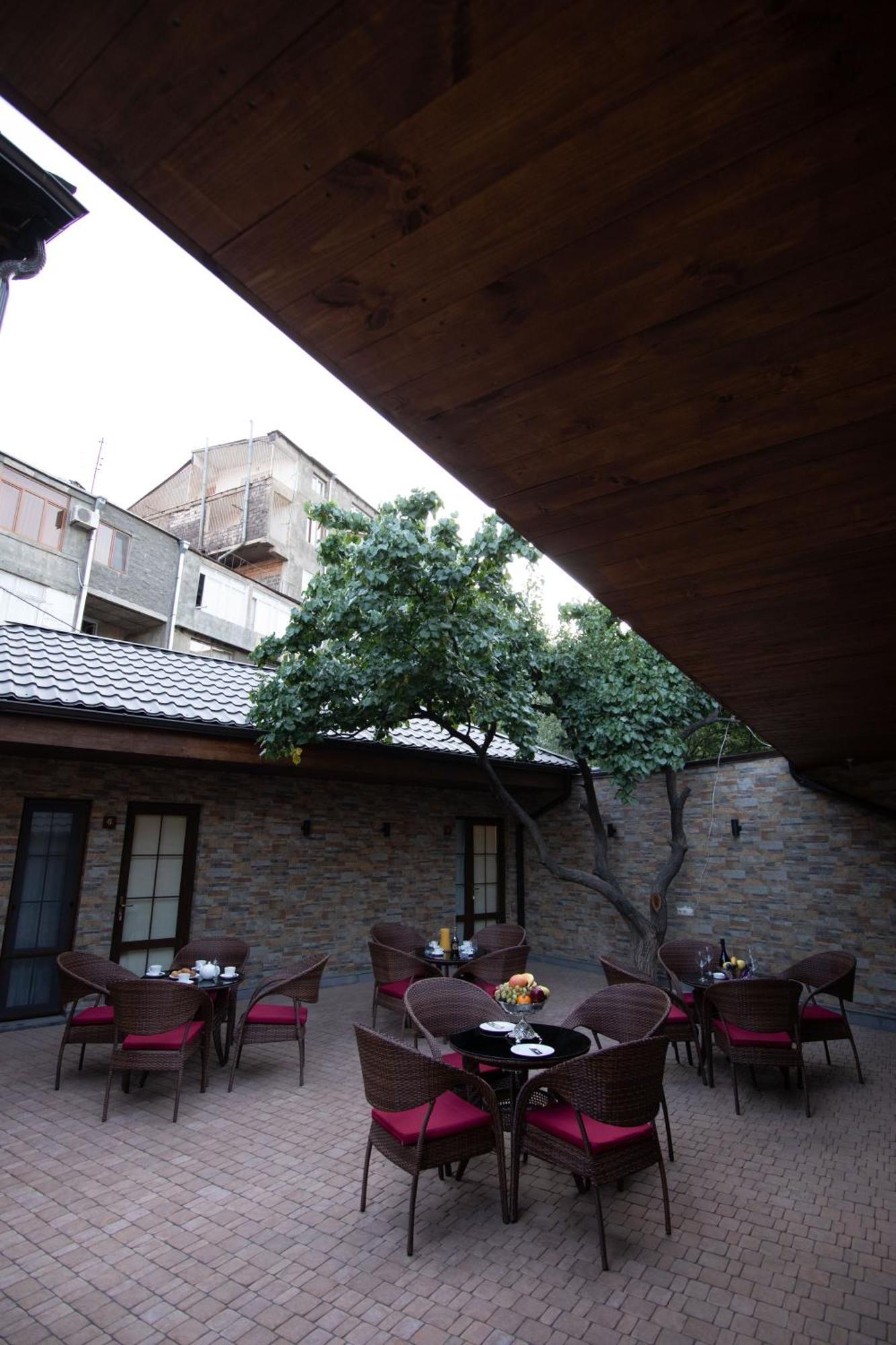 Boutique Living Hotel Ереван Экстерьер фото
