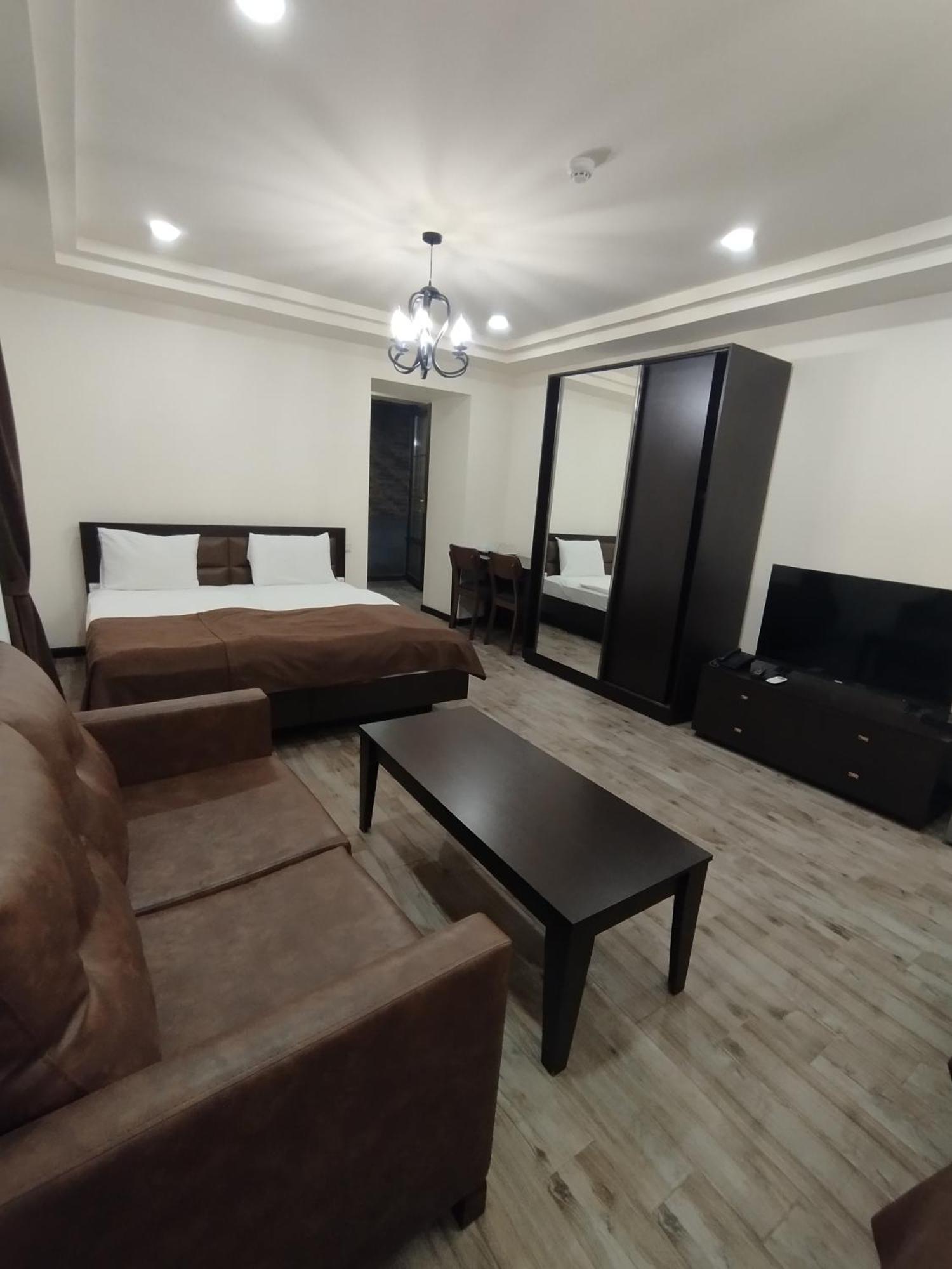 Boutique Living Hotel Ереван Экстерьер фото